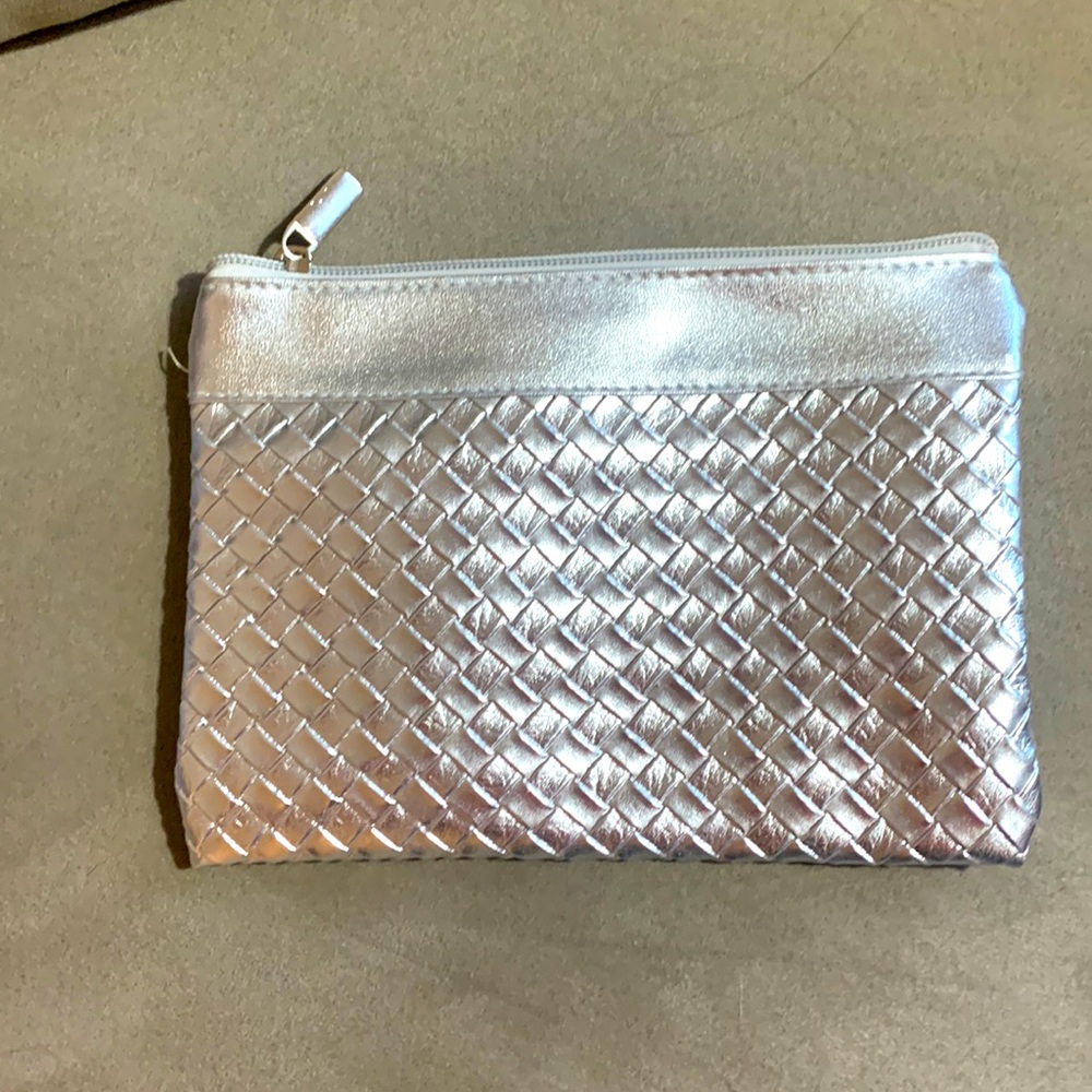 NWOT Silver weave makeup bag